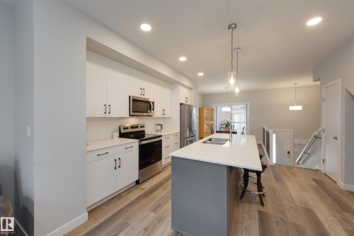 34 1729 Keene Crescent, Edmonton, AB - Indoor Photo Showing Kitchen With Double Sink With Upgraded Kitchen