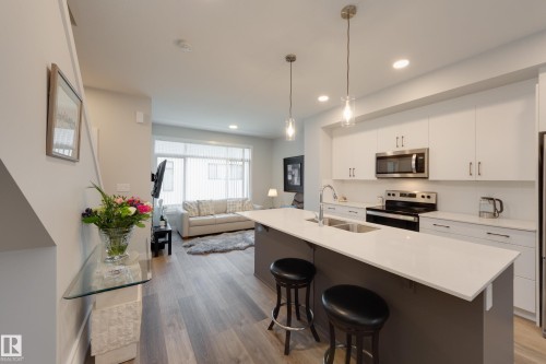 34 1729 Keene Crescent, Edmonton, AB - Indoor Photo Showing Kitchen With Double Sink With Upgraded Kitchen