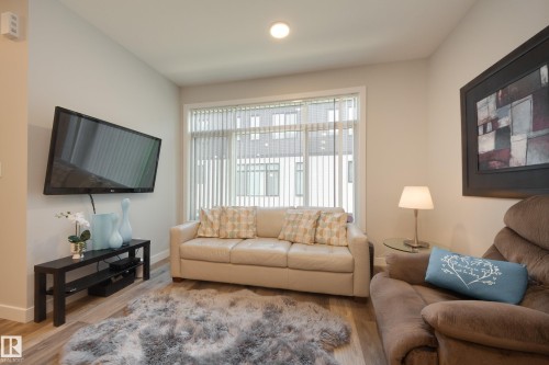 34 1729 Keene Crescent, Edmonton, AB - Indoor Photo Showing Living Room