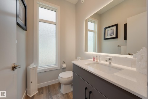 34 1729 Keene Crescent, Edmonton, AB - Indoor Photo Showing Bathroom