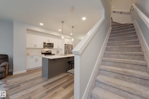 34 1729 Keene Crescent, Edmonton, AB - Indoor Photo Showing Kitchen