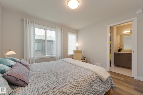 34 1729 Keene Crescent, Edmonton, AB - Indoor Photo Showing Bedroom