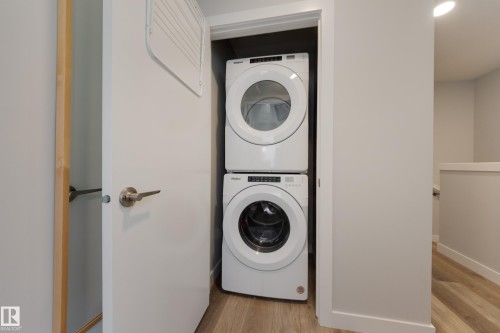 34 1729 Keene Crescent, Edmonton, AB - Indoor Photo Showing Laundry Room