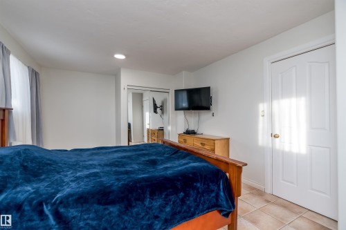 5132 49 Avenue, Onoway, AB - Indoor Photo Showing Bedroom