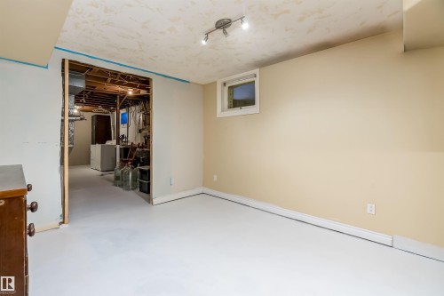 5132 49 Avenue, Onoway, AB - Indoor Photo Showing Other Room