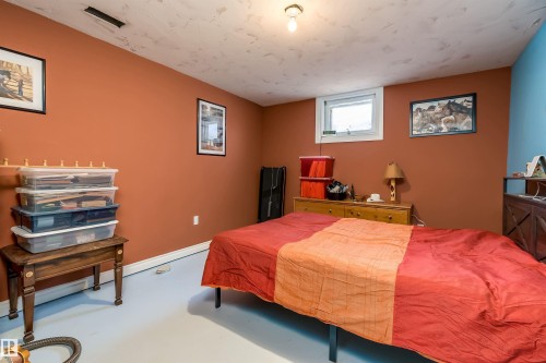 5132 49 Avenue, Onoway, AB - Indoor Photo Showing Bedroom