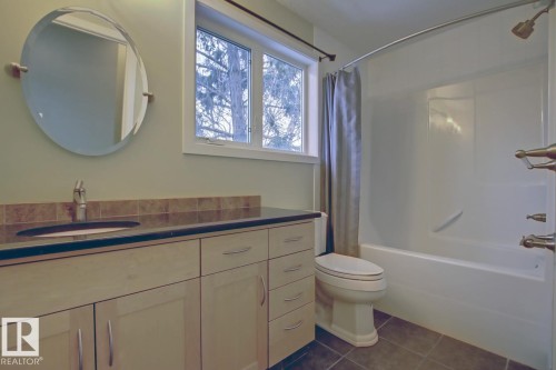 12304 108 Avenue, Edmonton, AB - Indoor Photo Showing Bathroom