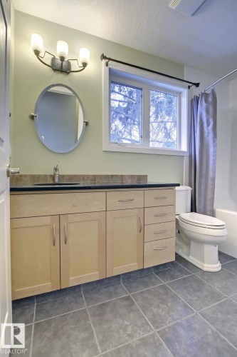12304 108 Avenue, Edmonton, AB - Indoor Photo Showing Bathroom