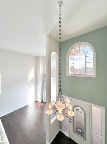 316 Burton Road, Edmonton, AB - Indoor Photo Showing Other Room