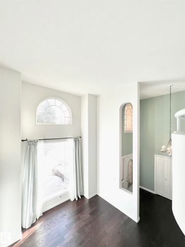 316 Burton Road, Edmonton, AB - Indoor Photo Showing Other Room