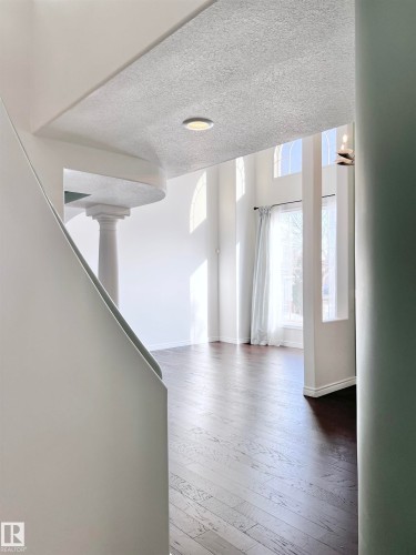 316 Burton Road, Edmonton, AB - Indoor Photo Showing Other Room