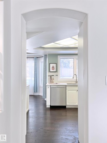 316 Burton Road, Edmonton, AB - Indoor