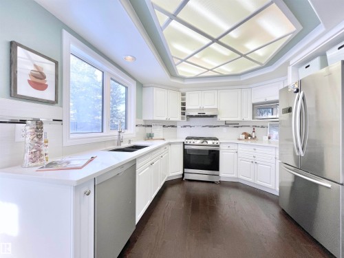 316 Burton Road, Edmonton, AB - Indoor Photo Showing Kitchen With Double Sink With Upgraded Kitchen