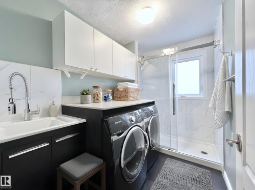 316 Burton Road, Edmonton, AB - Indoor Photo Showing Laundry Room