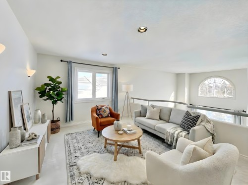 316 Burton Road, Edmonton, AB - Indoor Photo Showing Living Room