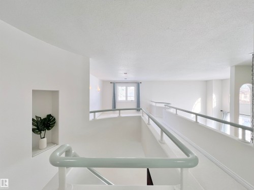 316 Burton Road, Edmonton, AB - Indoor Photo Showing Other Room
