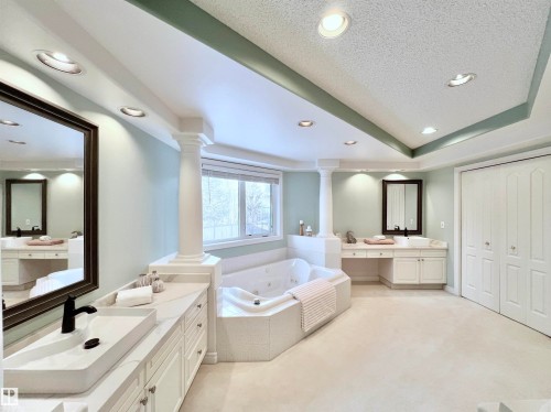 316 Burton Road, Edmonton, AB - Indoor Photo Showing Bathroom