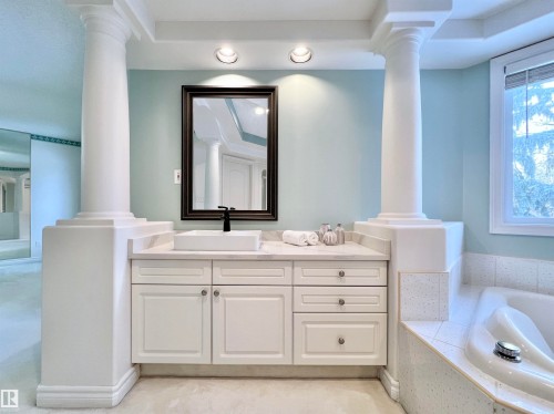 316 Burton Road, Edmonton, AB - Indoor Photo Showing Bathroom