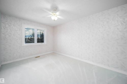 316 Burton Road, Edmonton, AB - Indoor Photo Showing Other Room