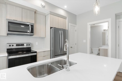 42 6905 25 Avenue, Edmonton, AB - Indoor Photo Showing Kitchen With Stainless Steel Kitchen With Double Sink With Upgraded Kitchen