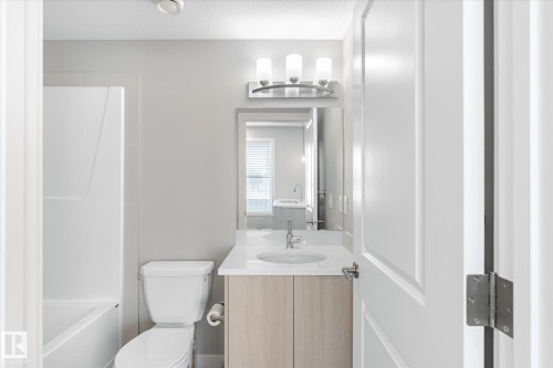 42 6905 25 Avenue, Edmonton, AB - Indoor Photo Showing Bathroom