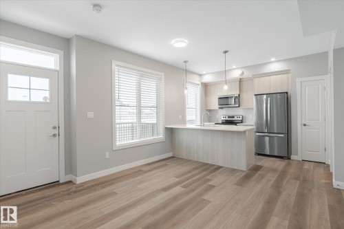 42 6905 25 Avenue, Edmonton, AB - Indoor Photo Showing Kitchen With Stainless Steel Kitchen With Upgraded Kitchen