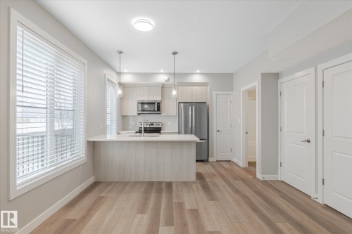 42 6905 25 Avenue, Edmonton, AB - Indoor Photo Showing Kitchen With Upgraded Kitchen