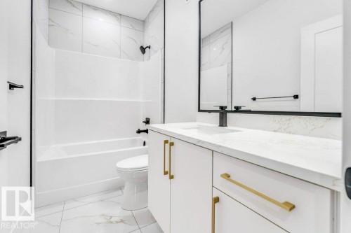 219 Crystal Creek Drive, Leduc, AB - Indoor Photo Showing Bathroom