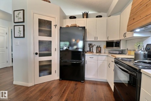 4343 Mcmullen Way, Edmonton, AB - Indoor Photo Showing Kitchen
