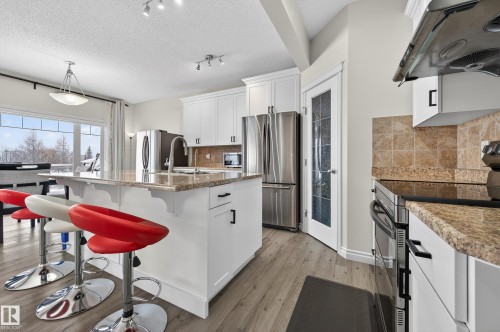 7507 Speaker Way, Edmonton, AB - Indoor Photo Showing Kitchen With Stainless Steel Kitchen With Upgraded Kitchen