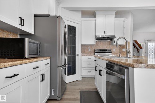 7507 Speaker Way, Edmonton, AB - Indoor Photo Showing Kitchen With Stainless Steel Kitchen