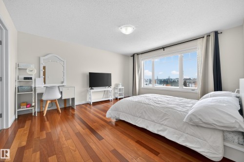 7507 Speaker Way, Edmonton, AB - Indoor Photo Showing Bedroom