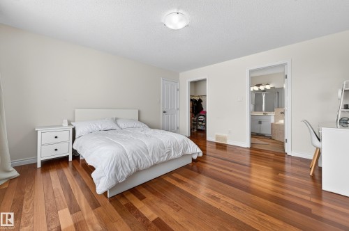 7507 Speaker Way, Edmonton, AB - Indoor Photo Showing Bedroom