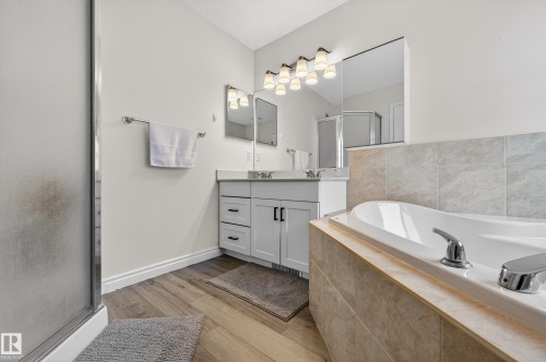 7507 Speaker Way, Edmonton, AB - Indoor Photo Showing Bathroom