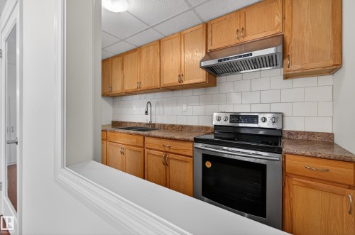 7507 Speaker Way, Edmonton, AB - Indoor Photo Showing Kitchen With Double Sink