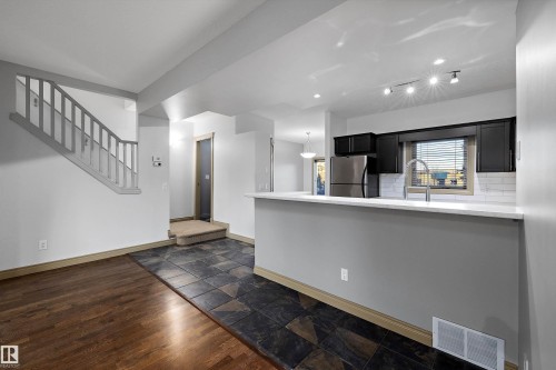 17 903 Rutherford Road, Edmonton, AB - Indoor Photo Showing Kitchen