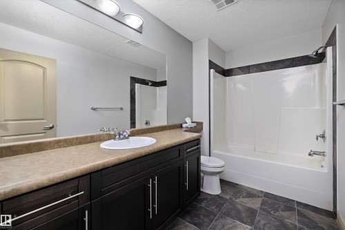 17 903 Rutherford Road, Edmonton, AB - Indoor Photo Showing Bathroom