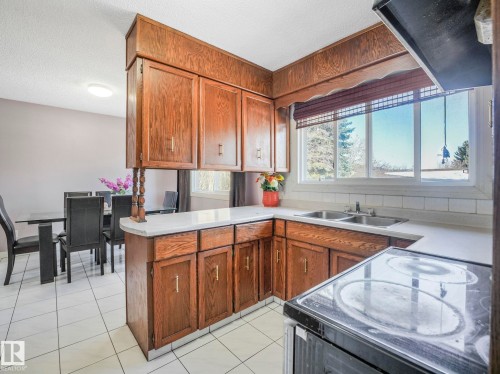 16531 116 Street, Edmonton, AB - Indoor Photo Showing Kitchen With Double Sink