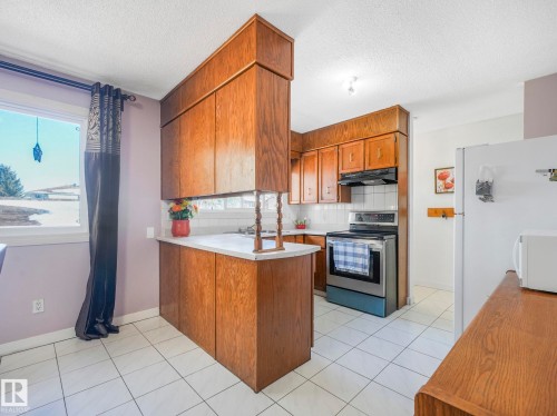 16531 116 Street, Edmonton, AB - Indoor Photo Showing Kitchen