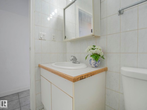 16531 116 Street, Edmonton, AB - Indoor Photo Showing Bathroom