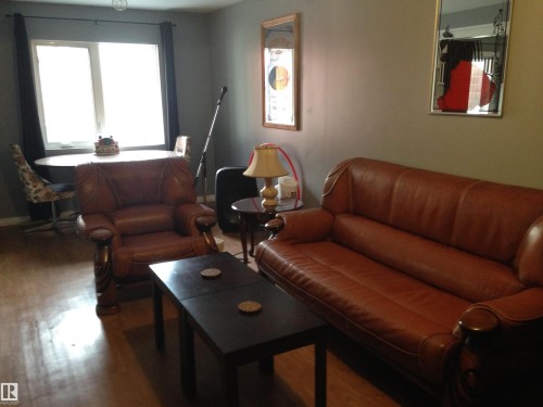 12742 Fort Road, Edmonton, AB - Indoor Photo Showing Living Room