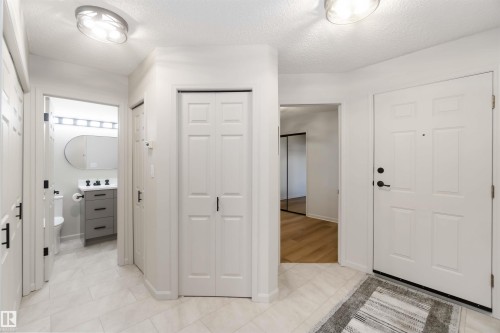 1034 Carter Crest Road, Edmonton, AB - Indoor Photo Showing Other Room