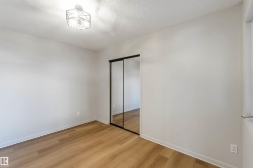 1034 Carter Crest Road, Edmonton, AB - Indoor Photo Showing Other Room