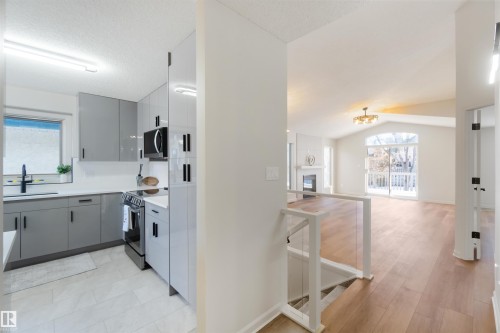 1034 Carter Crest Road, Edmonton, AB - Indoor Photo Showing Kitchen