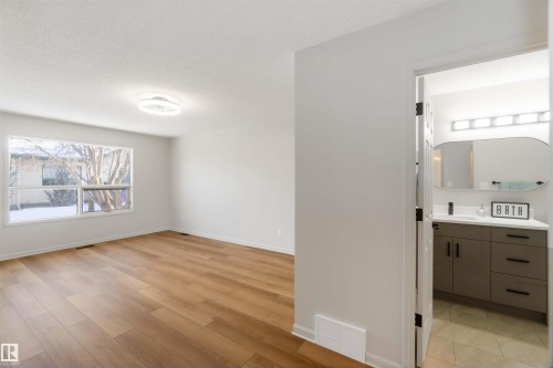 1034 Carter Crest Road, Edmonton, AB - Indoor Photo Showing Other Room