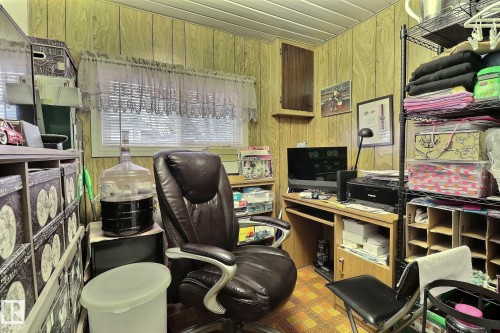 290 Juniper Crescent, Edmonton, AB - Indoor Photo Showing Office