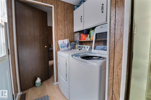 290 Juniper Crescent, Edmonton, AB - Indoor Photo Showing Laundry Room