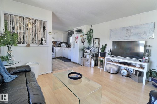 289 Juniper Crescent, Edmonton, AB - Indoor Photo Showing Living Room