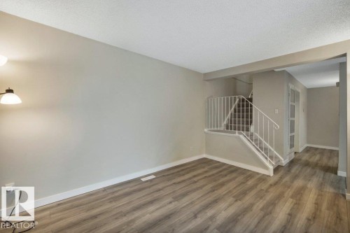 116 Kaskitayo Crest, Edmonton, AB - Indoor Photo Showing Other Room