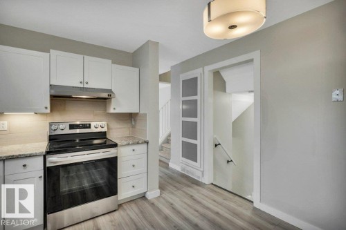 116 Kaskitayo Crest, Edmonton, AB - Indoor Photo Showing Kitchen